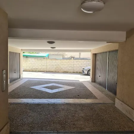 при галя / прекрасен в тих квартал Varna